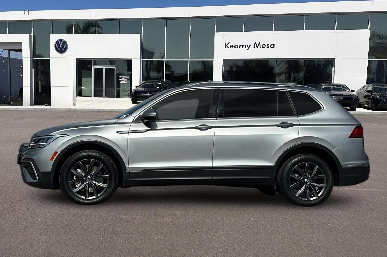 Used 2023 Volkswagen Tiguan SE FWD image 7