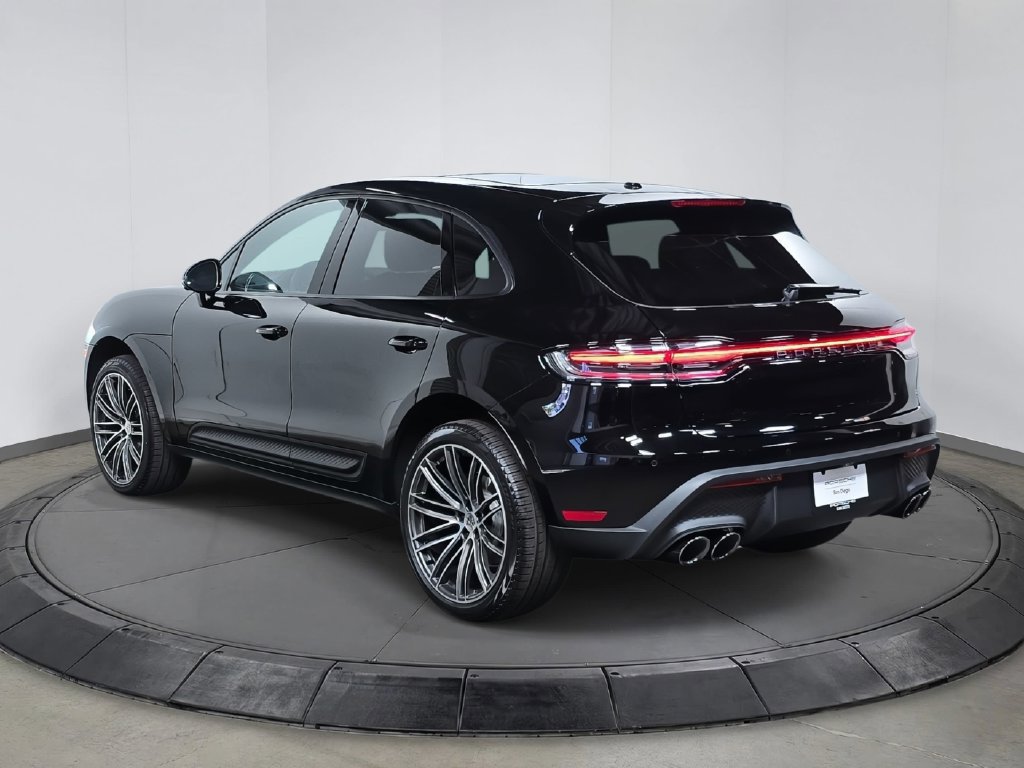 Certified 2026 Porsche Macan AWD/4WD image 3