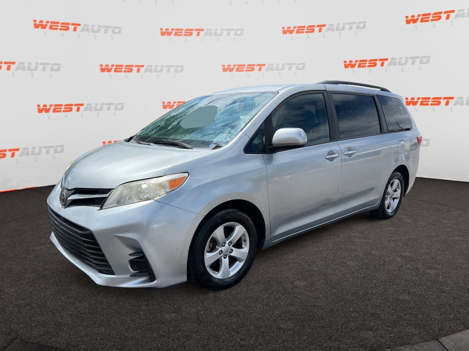Used 2019 Toyota Sienna LE w/ LE Preferred Package FWD image 1