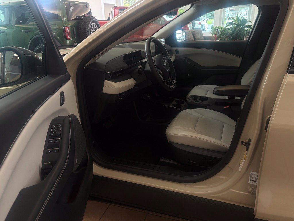 Used 2025 Ford Mustang Mach-E Premium AWD/4WD image 12