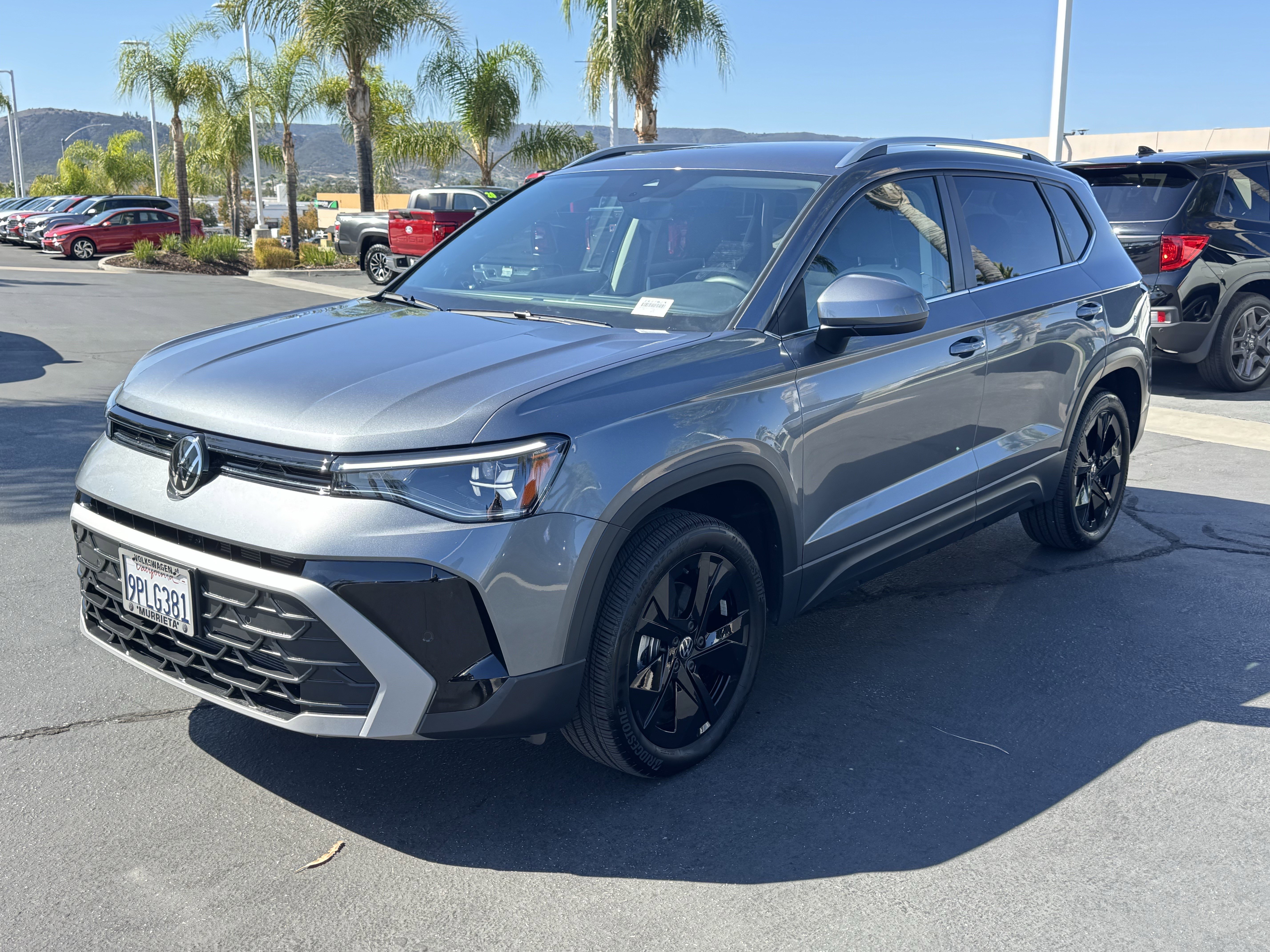 Used 2025 Volkswagen Taos SE image 5