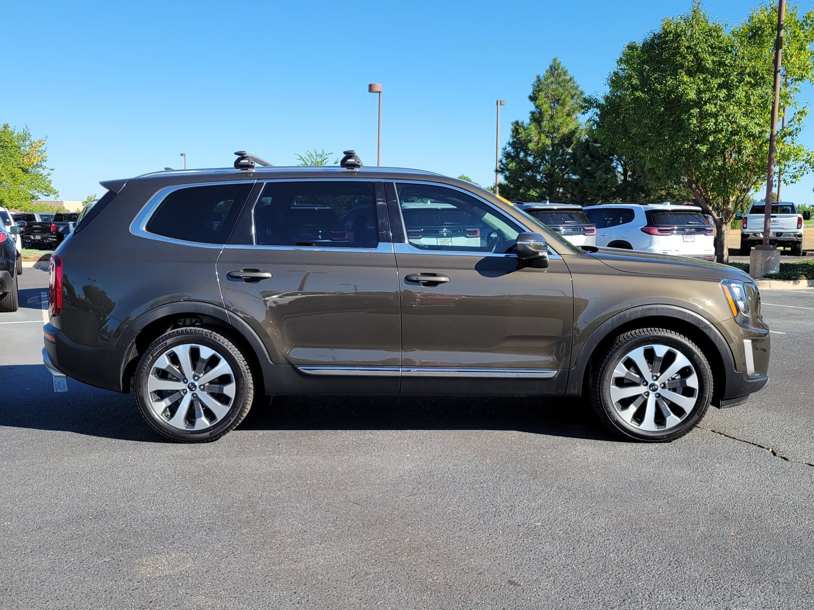 Used 2021 Kia Telluride EX w/ EX Premium Package AWD/4WD image 2