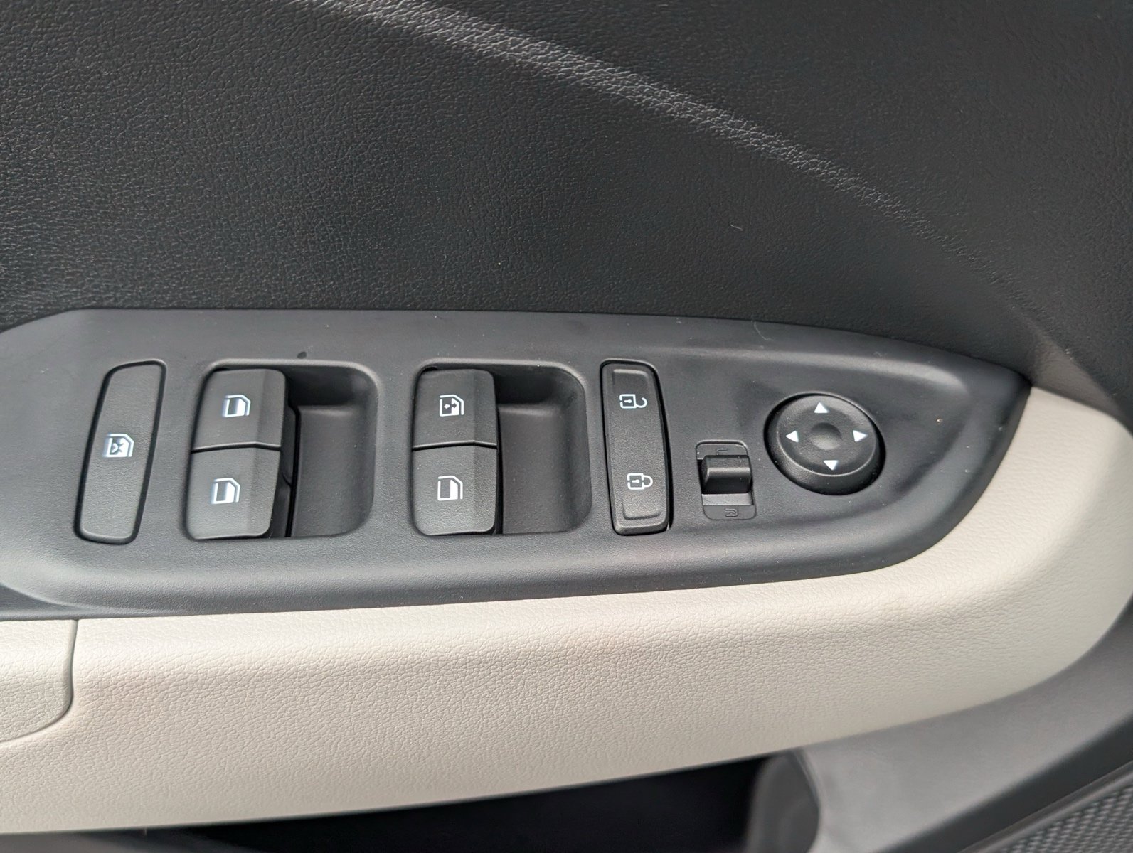 New 2026 Hyundai Venue SEL FWD image 15