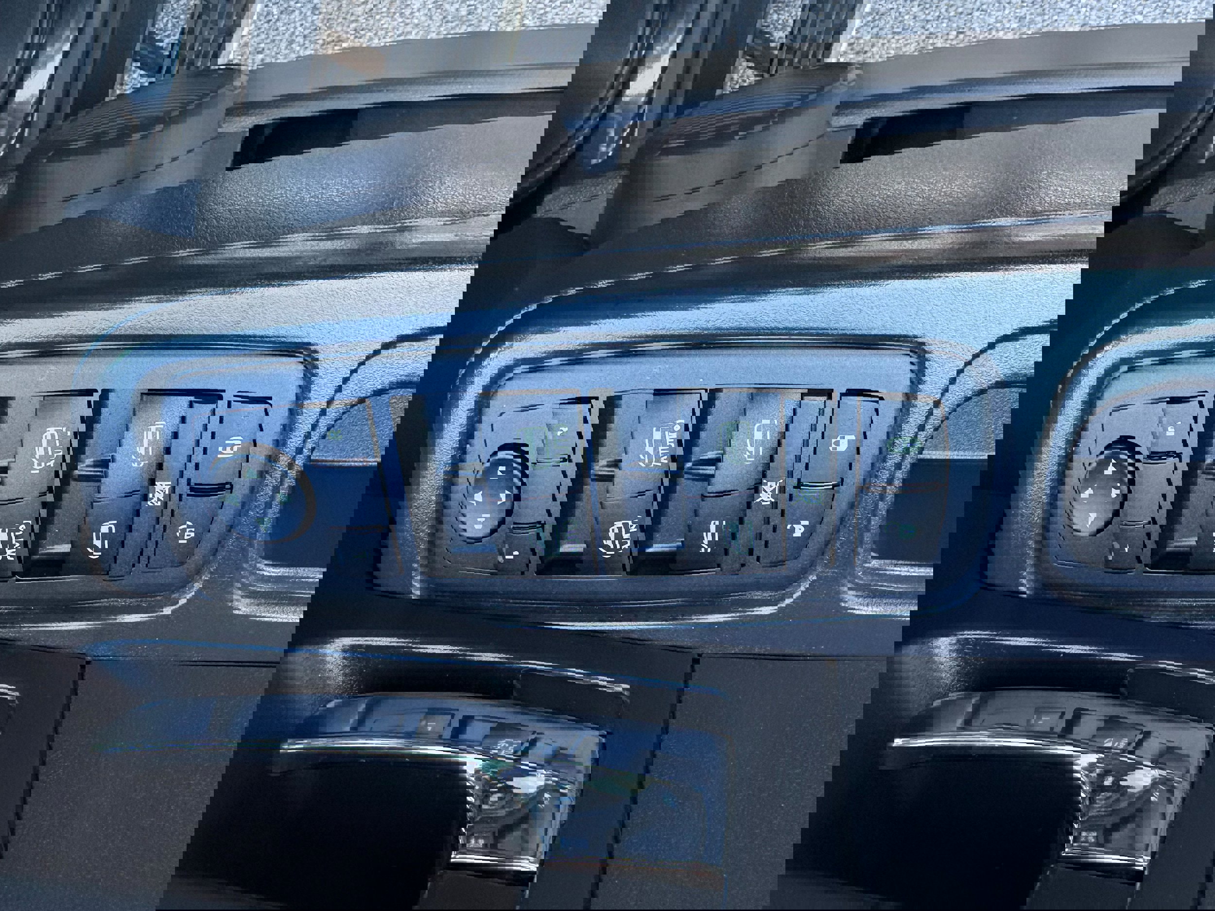 Used 2011 Jeep Liberty Sport image 25