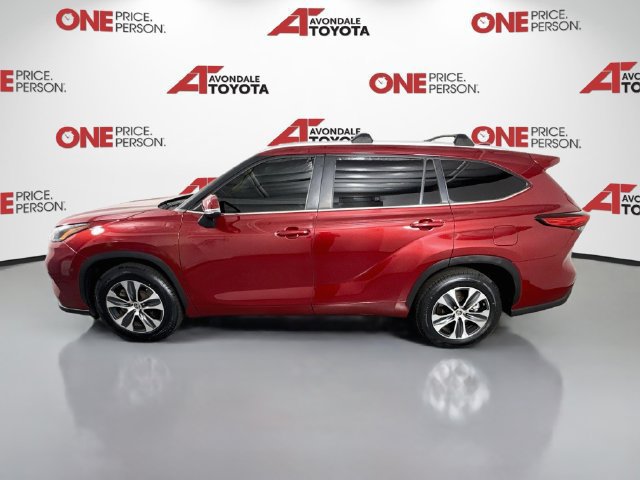 Used 2023 Toyota Highlander XLE FWD image 4