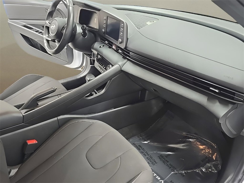 Used 2025 Hyundai Elantra Sport image 19