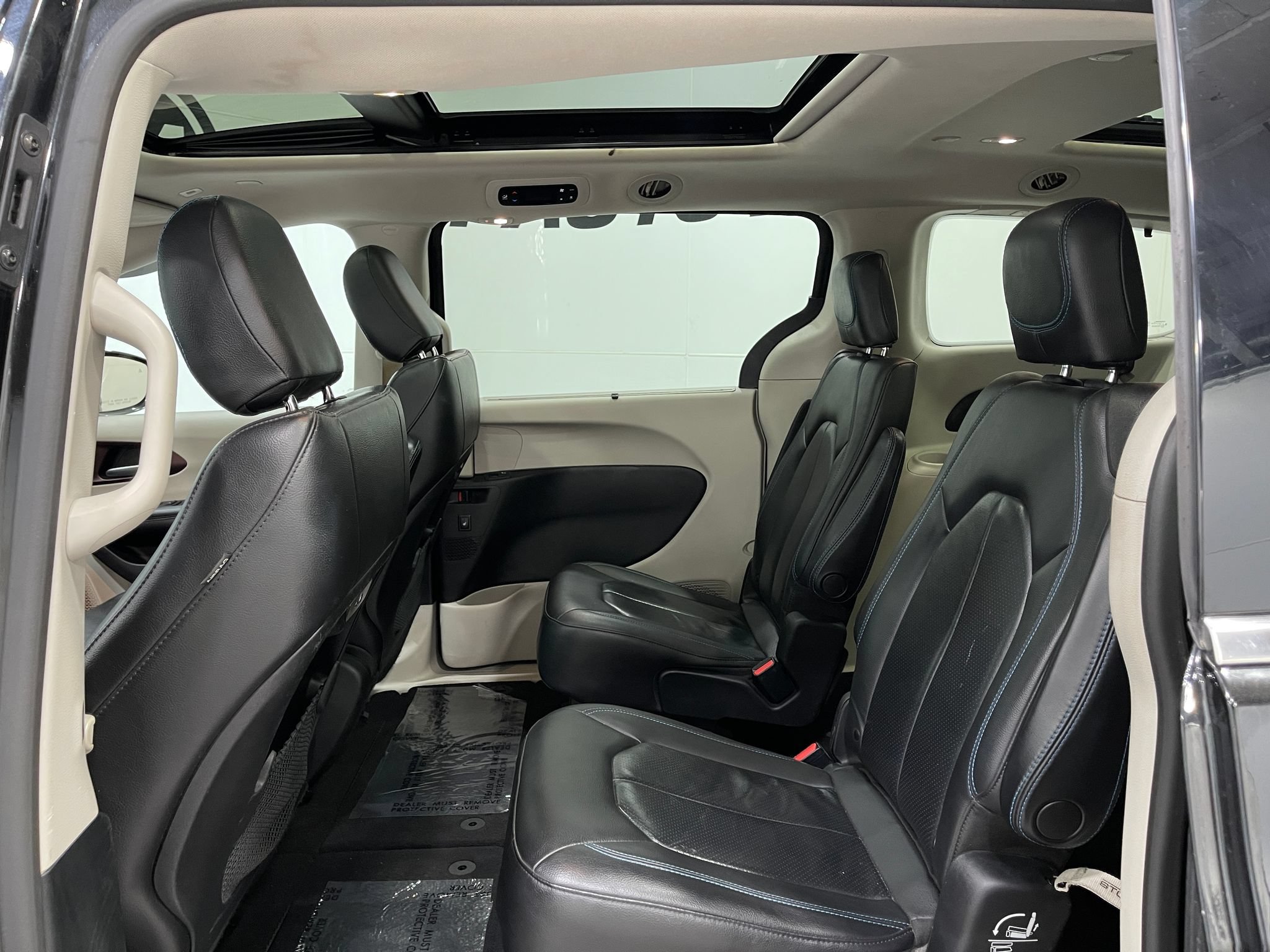 Used 2019 Chrysler Pacifica Limited FWD image 27