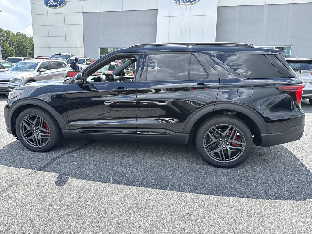 Used 2025 Ford Explorer ST AWD/4WD image 4