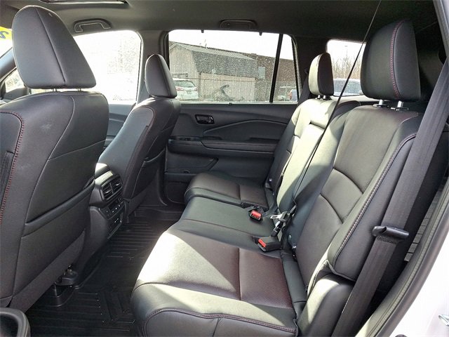 Used 2025 Honda Passport Black Edition image 10