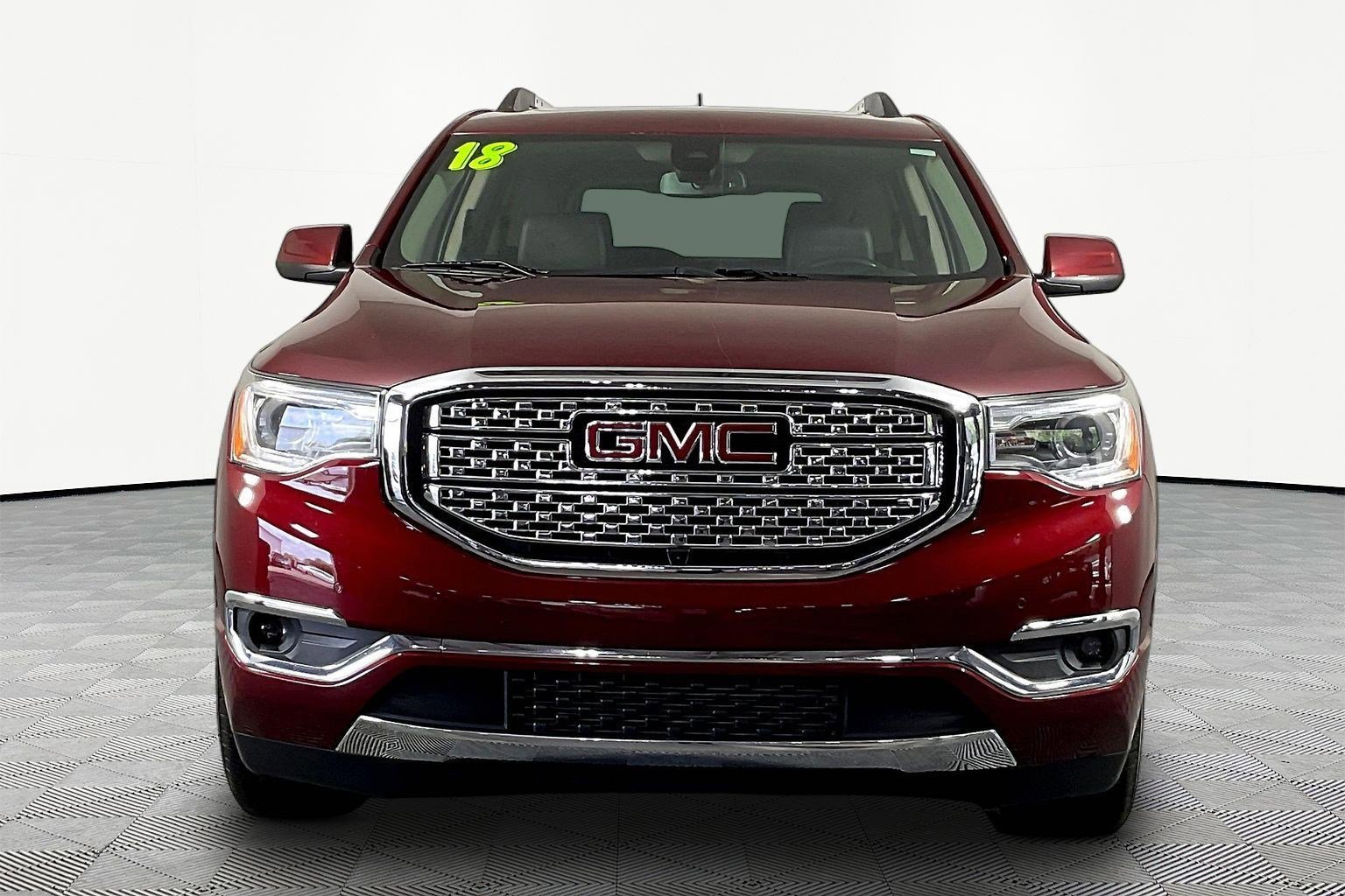 Used 2018 GMC Acadia Denali w/ Technology Package AWD/4WD image 2