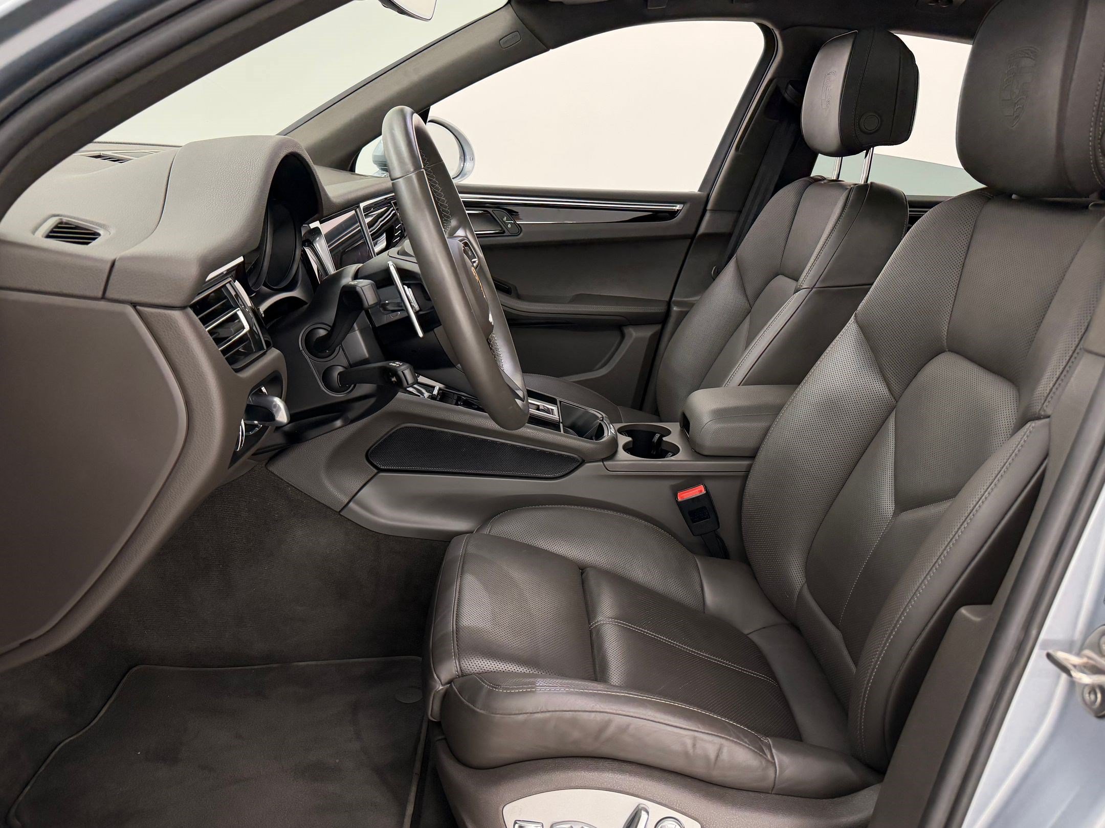 Certified 2024 Porsche Macan S AWD/4WD image 27