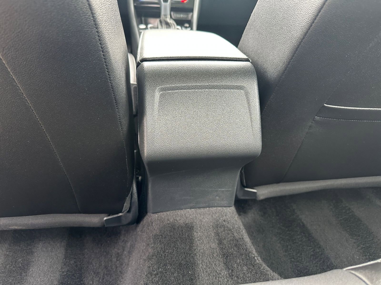 Used 2025 Volkswagen Jetta SE image 24