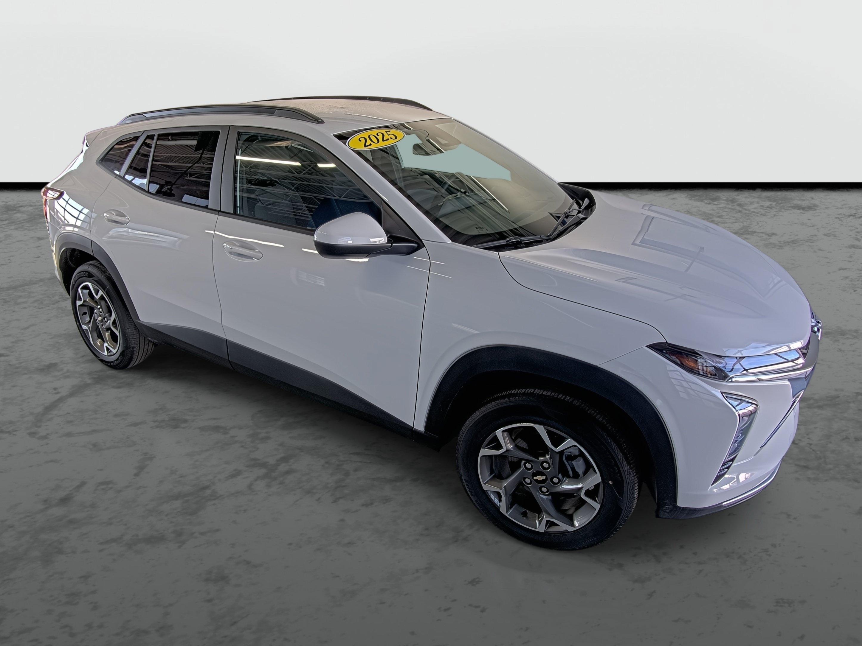 Used 2025 Chevrolet Trax LT w/ Driver Confidence Package FWD image 4
