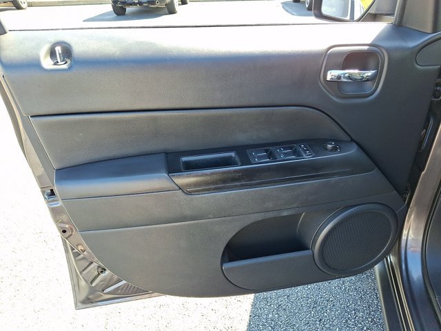 Used 2017 Jeep Patriot High Altitude AWD/4WD image 22