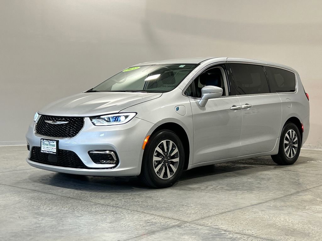 Used 2022 Chrysler Pacifica Touring-L image 2