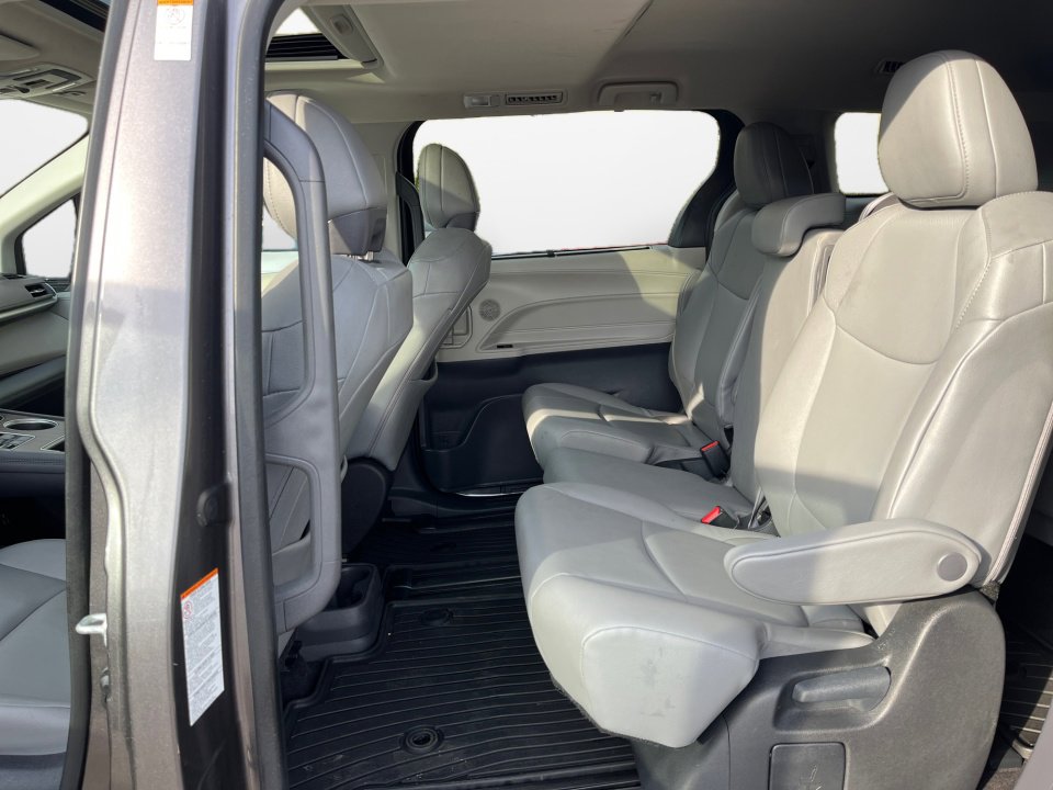 Certified 2024 Toyota Sienna XLE image 16
