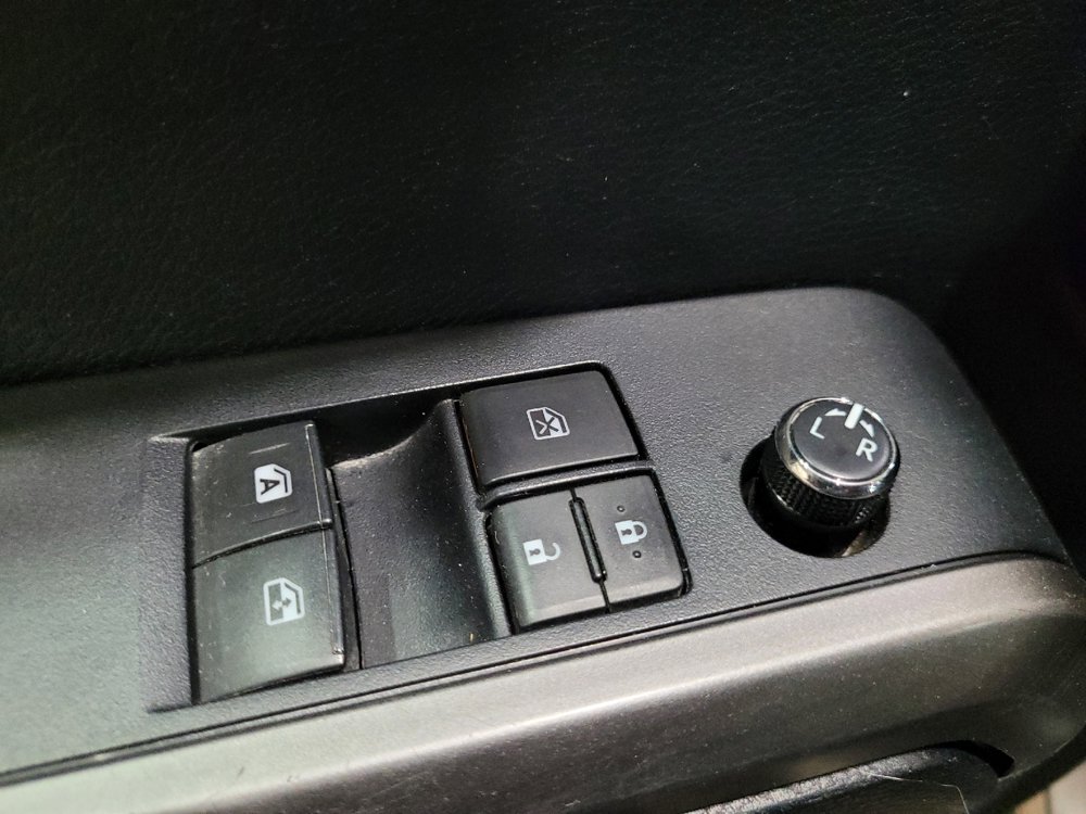 Used 2016 Toyota Tacoma SR5 AWD/4WD image 27