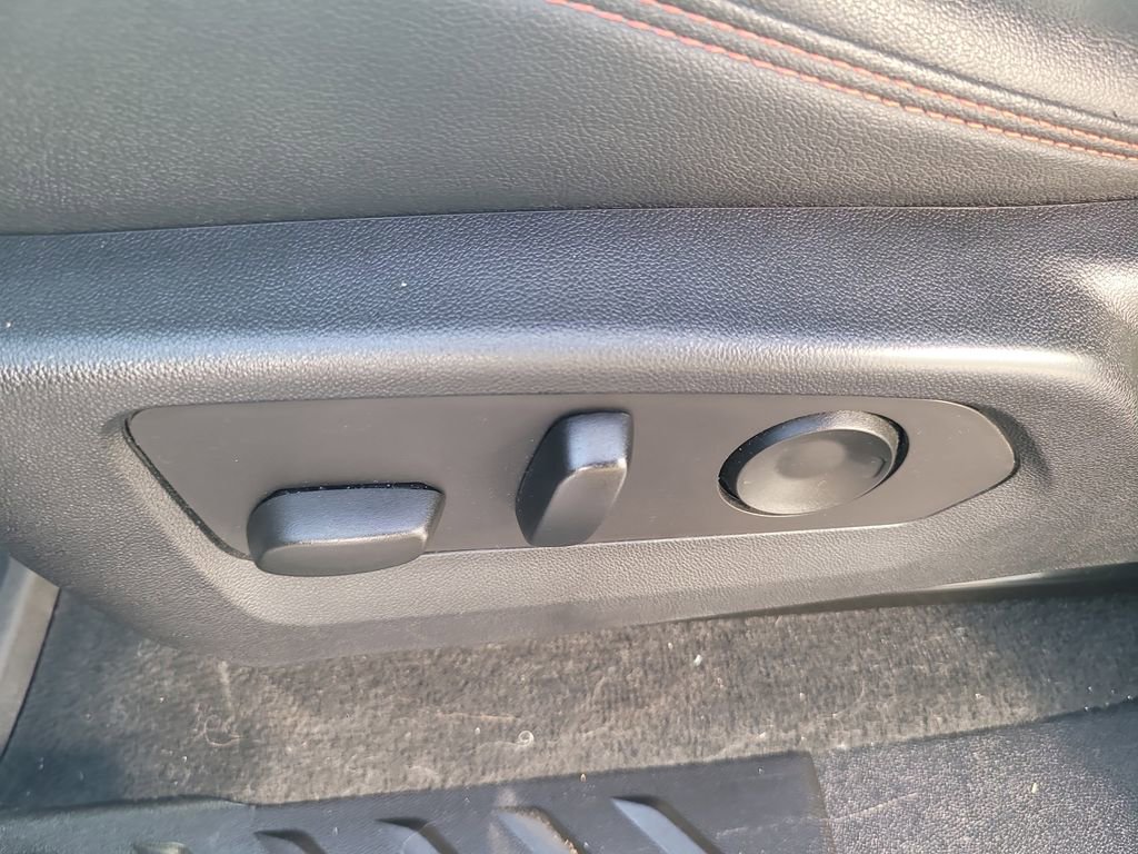 Used 2023 Chevrolet Colorado Z71 w/ Z71 Convenience Package 2 image 12