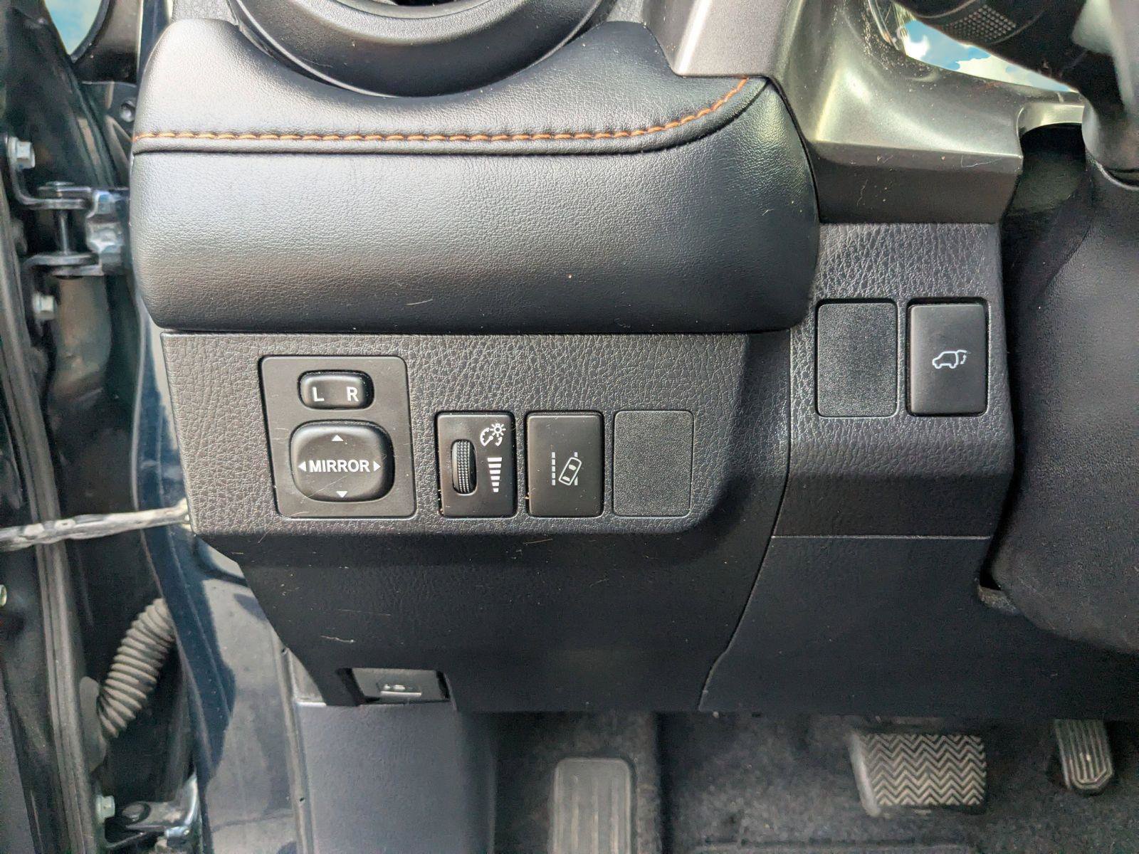 Used 2018 Toyota RAV4 SE w/ Power Extra Value Package FWD image 16