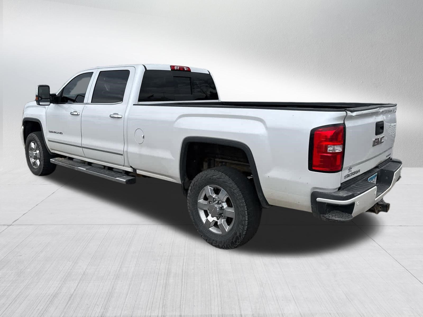 Used 2019 GMC Sierra 3500 Denali w/ Duramax Plus Package image 4