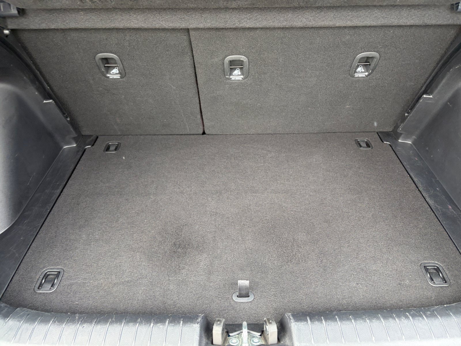 Used 2025 Hyundai Venue SEL FWD image 32