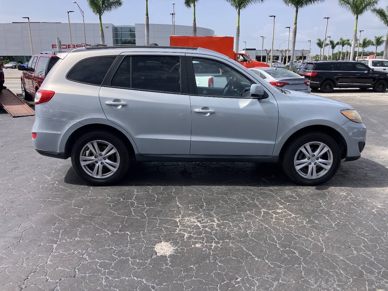 Used 2010 Hyundai Santa Fe SE FWD image 1