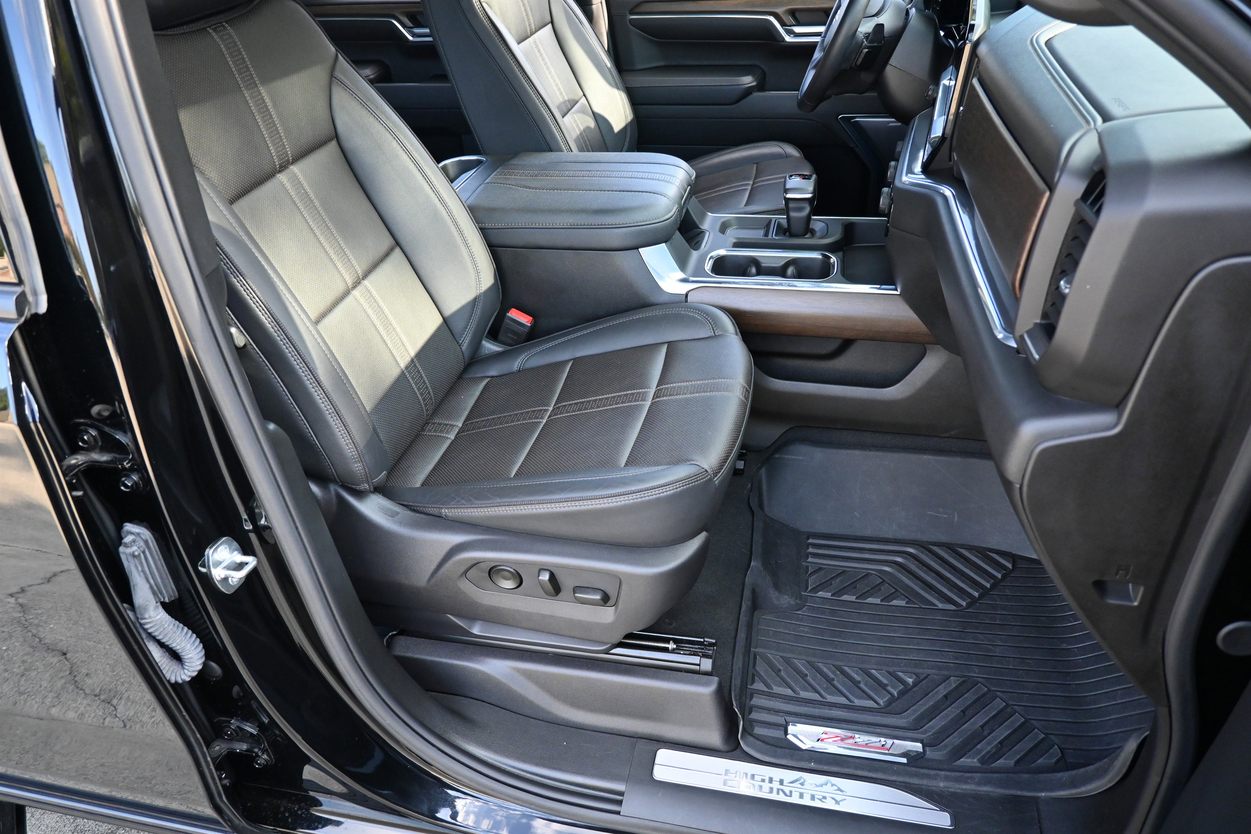 Used 2024 Chevrolet Silverado 1500 High Country w/ Midnight Edition image 19