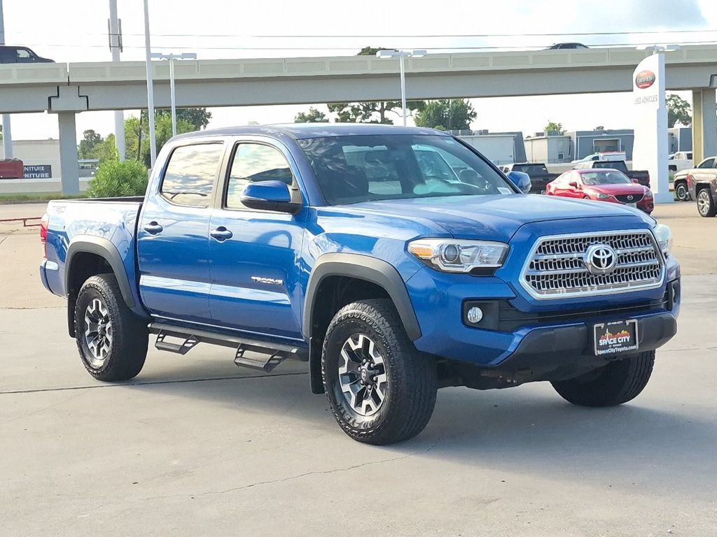 Used 2017 Toyota Tacoma TRD Off-Road w/ Premium & Technology Package AWD/4WD image 8
