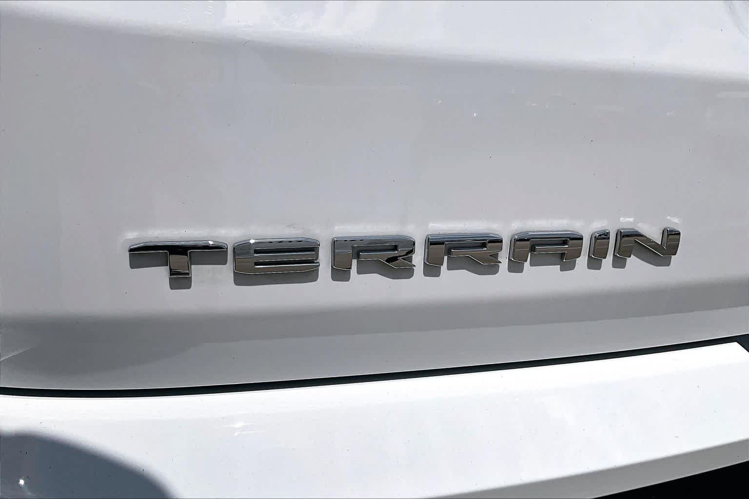 Used 2024 GMC Terrain SLE w/ Driver Convenience Package FWD image 10