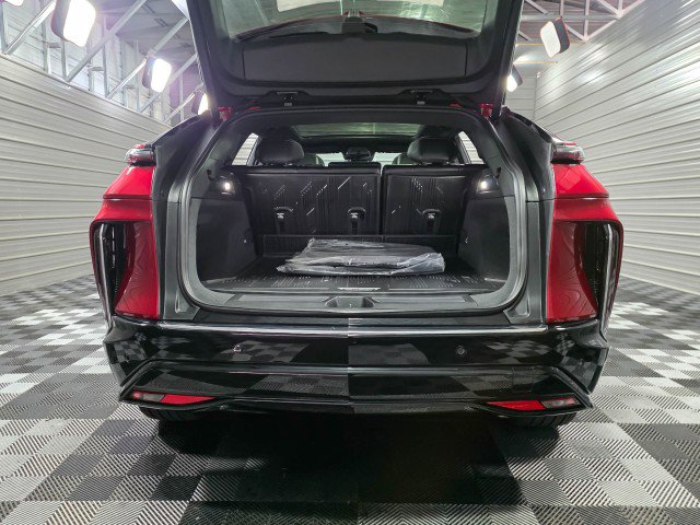 Used 2024 Cadillac Lyriq Luxury w/ LPO, Floor Liner Package image 39