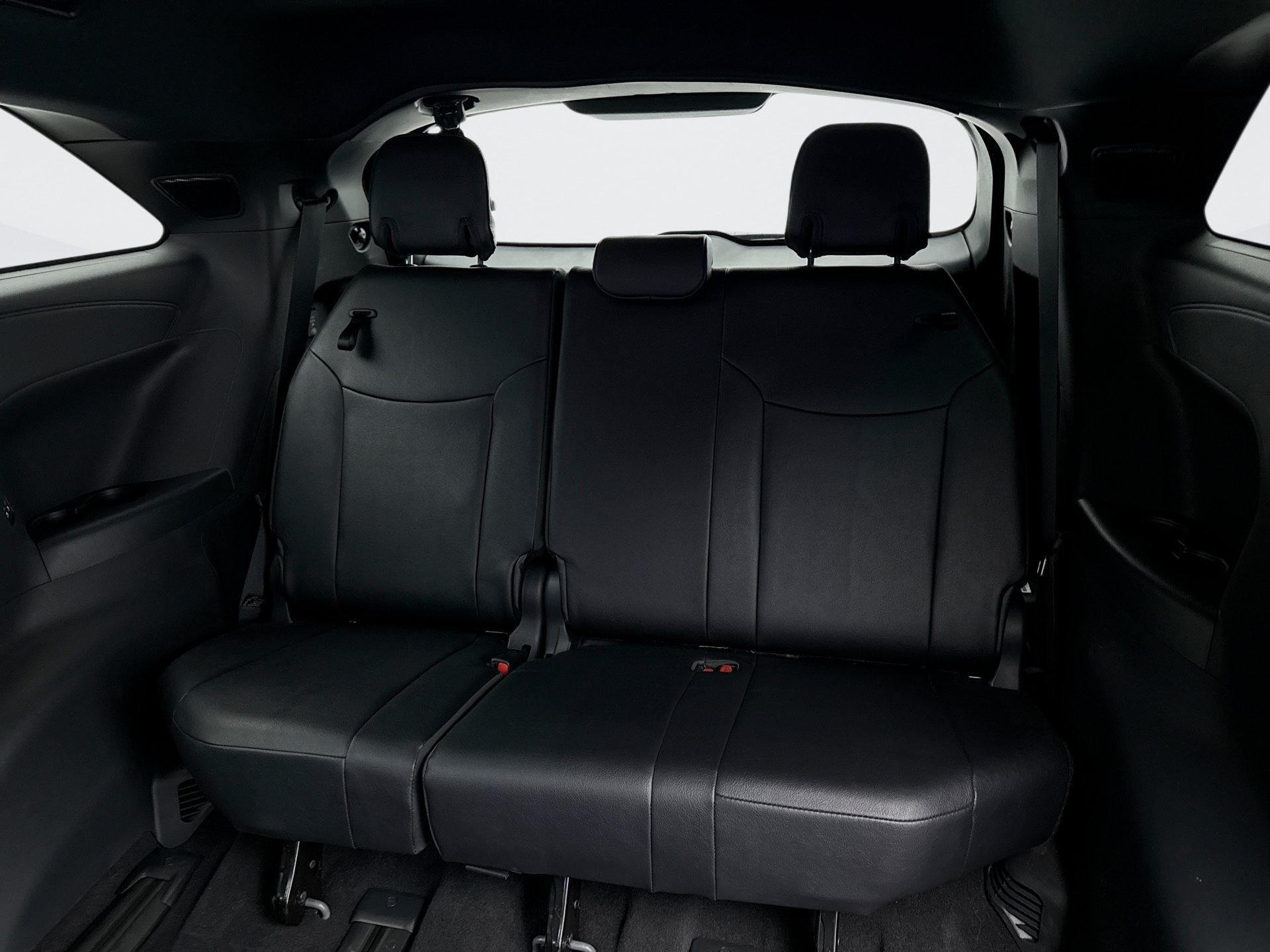 Used 2025 Toyota Sienna XLE Woodland Edition AWD/4WD image 22