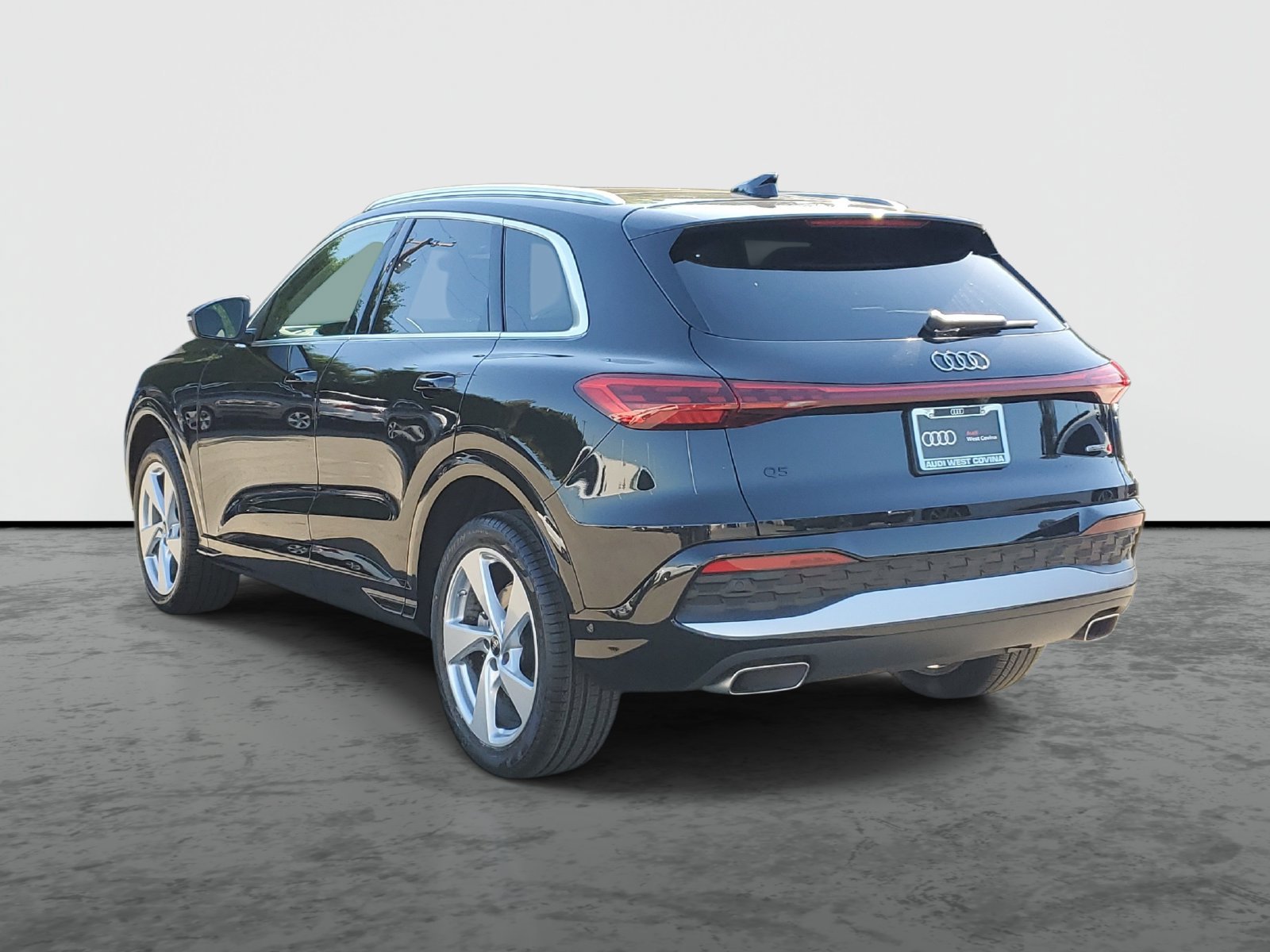 Used 2025 Audi Q5 Premium Plus w/ Premium Plus AWD/4WD image 3
