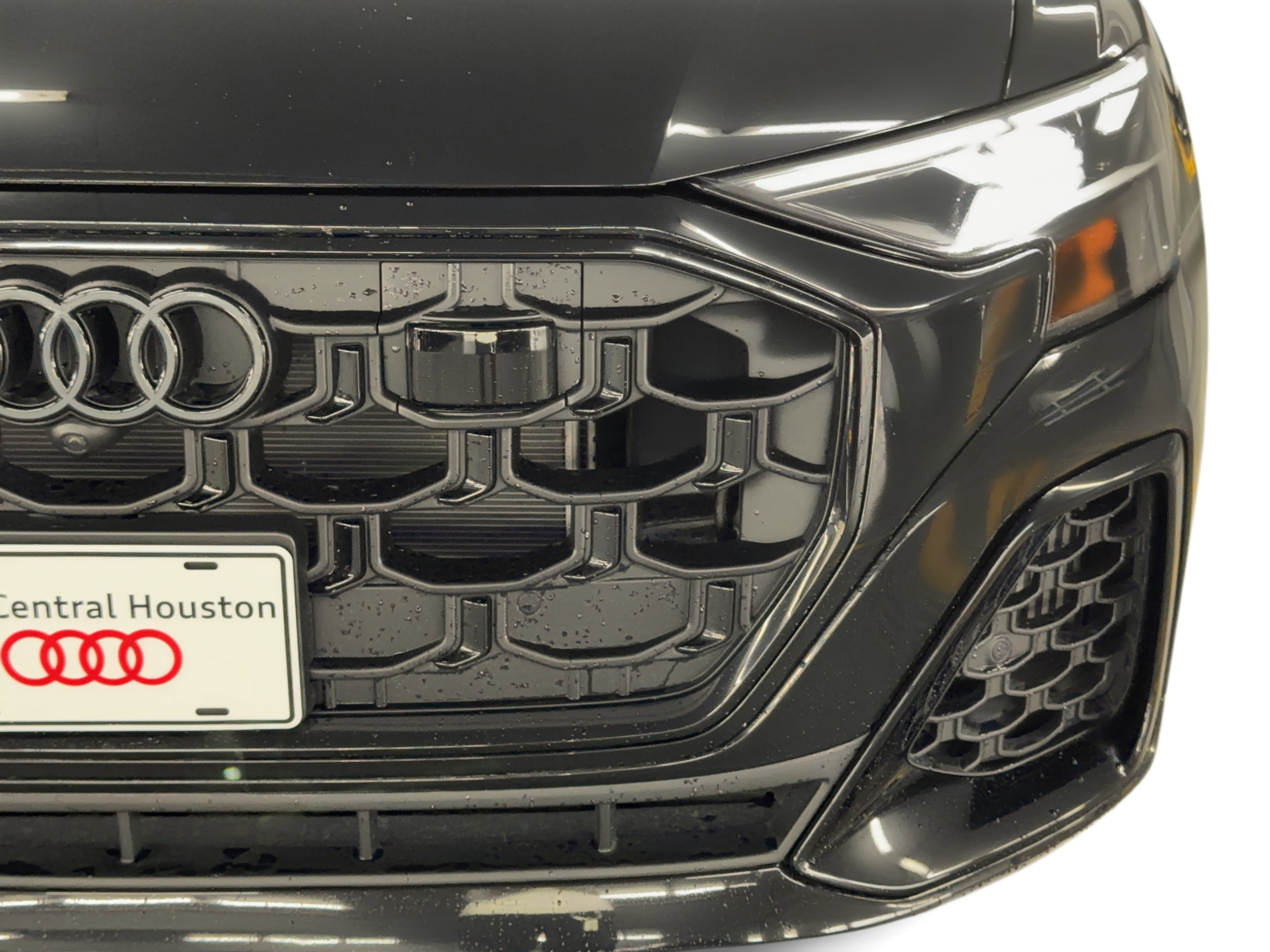 Used 2025 Audi Q8 Premium Plus image 11