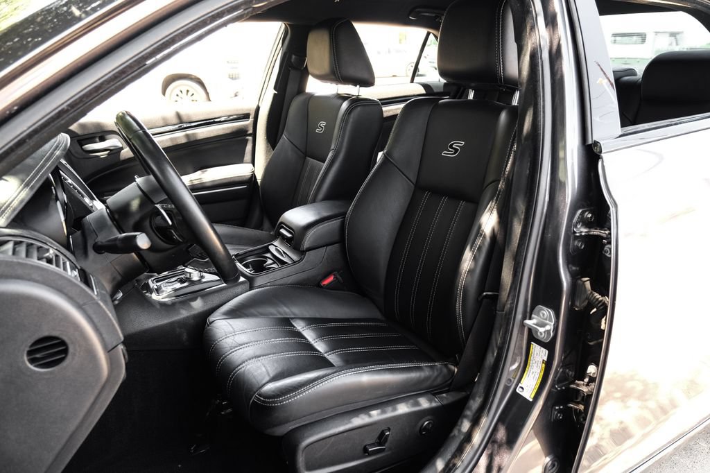 Used 2019 Chrysler 300 S RWD image 8