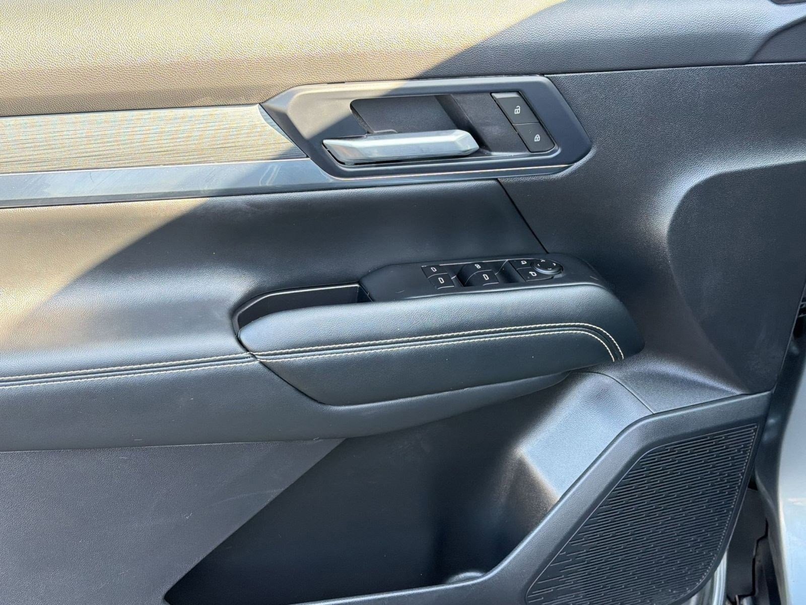 Used 2025 GMC Terrain Elevation AWD/4WD image 13