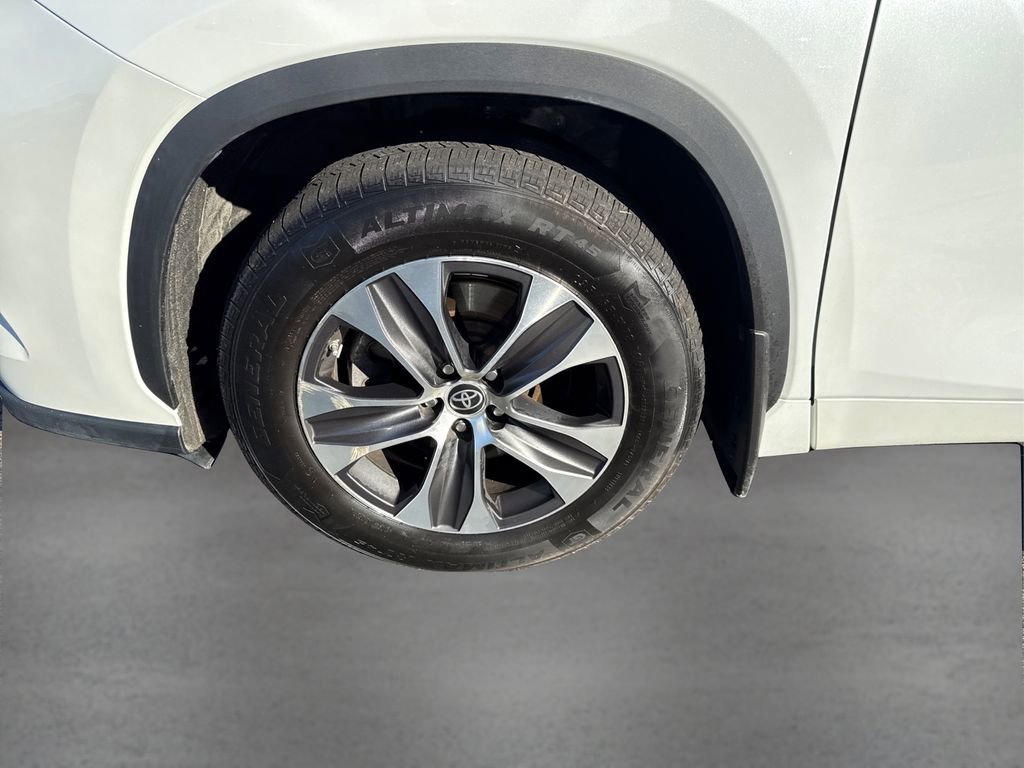 Used 2022 Toyota Highlander XLE image 12