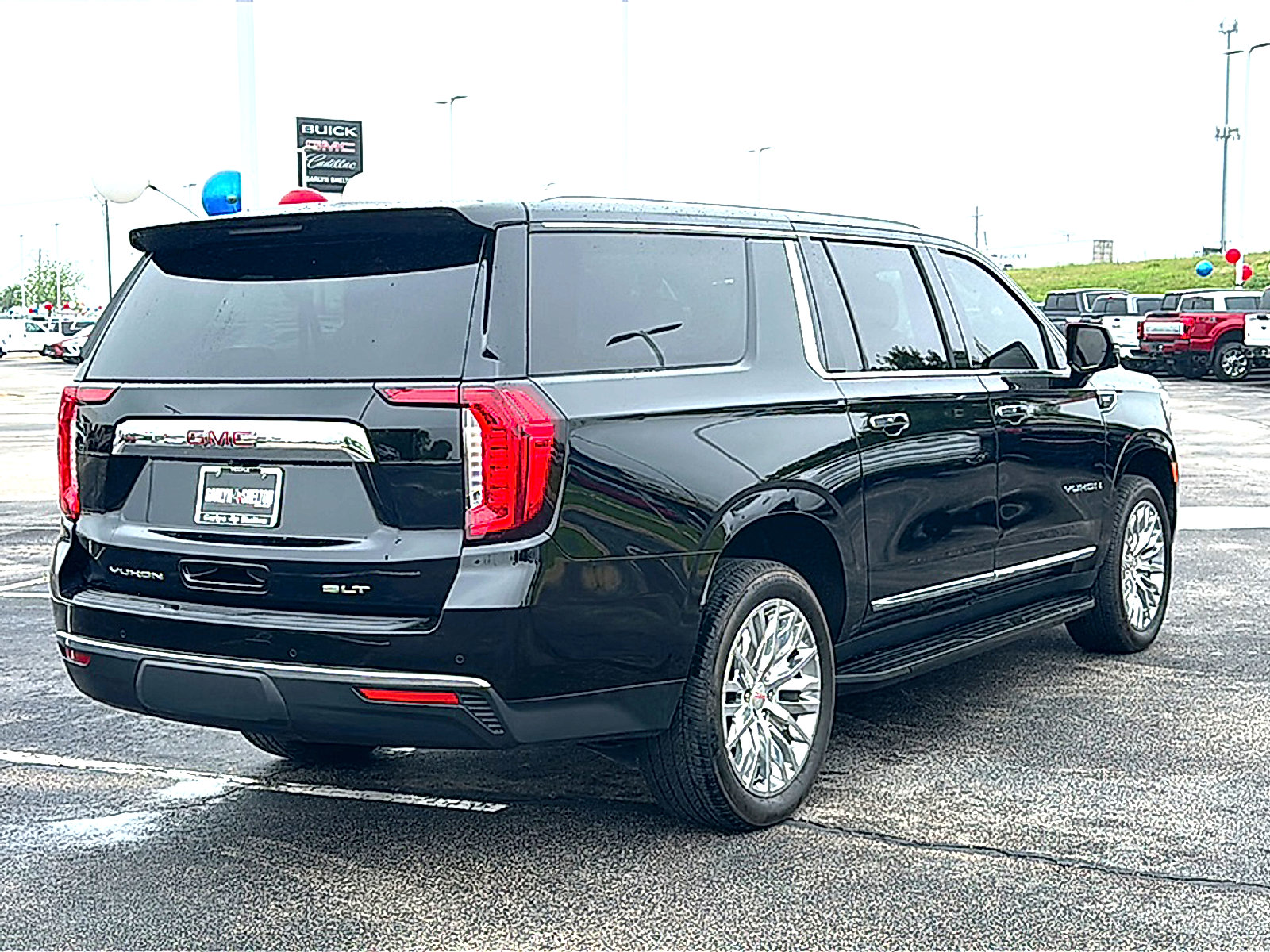 Used 2023 GMC Yukon XL SLT w/ SLT Premium Package AWD/4WD image 8