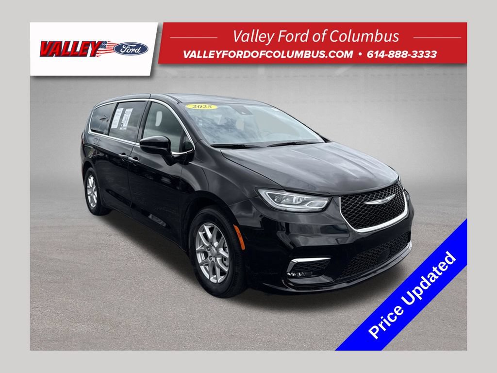 Used 2025 Chrysler Pacifica Select