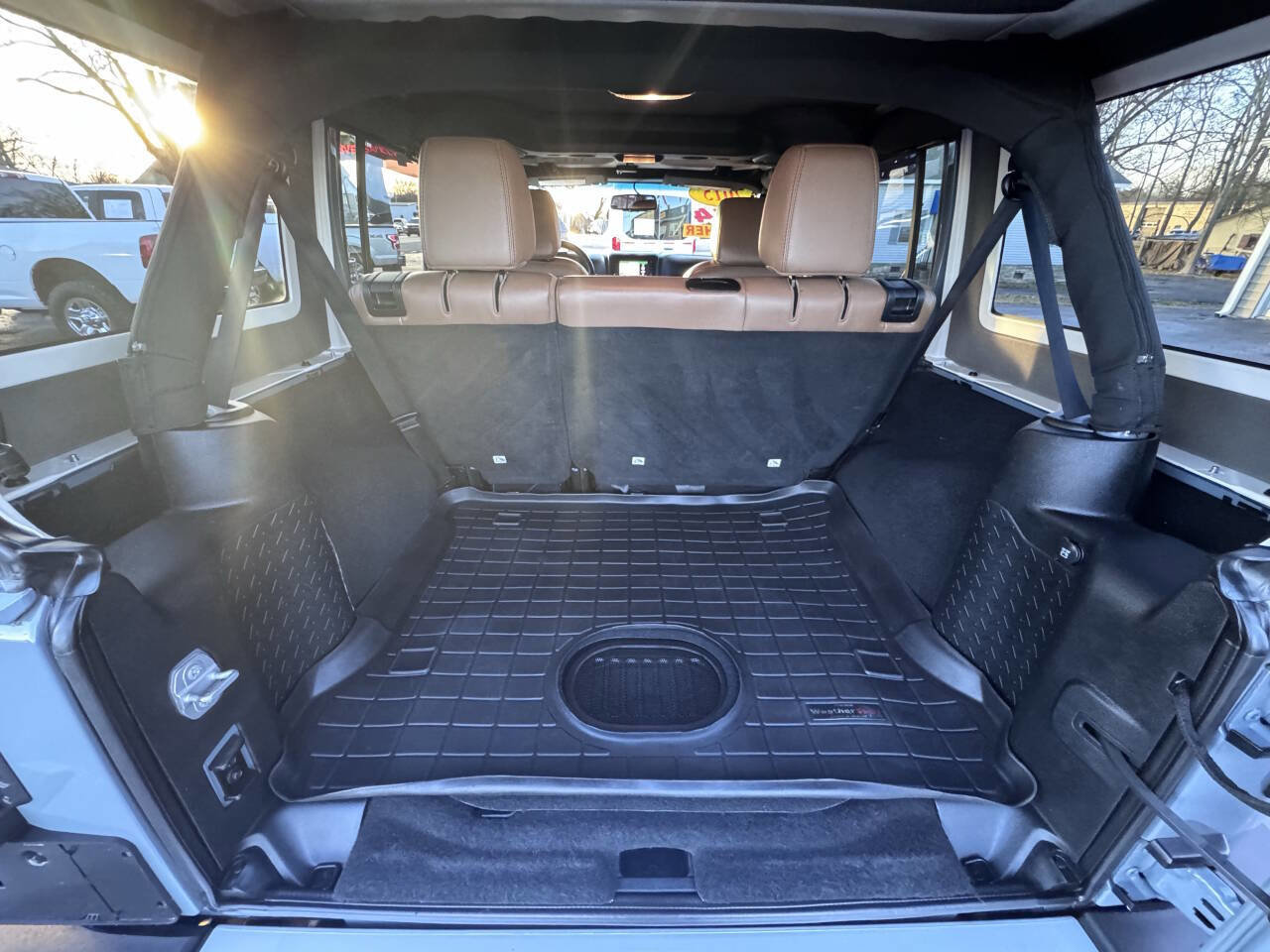 Used 2015 Jeep Wrangler Unlimited Sahara image 36