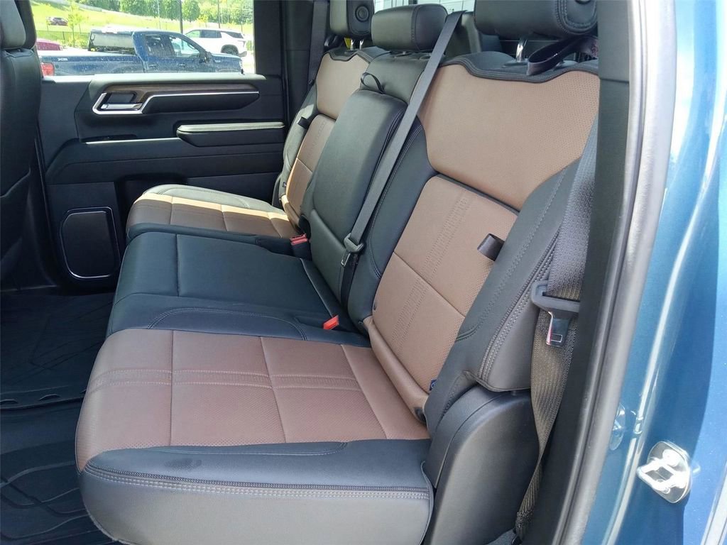 Used 2024 Chevrolet Silverado 2500 High Country w/ High Country Premium Package AWD/4WD image 18