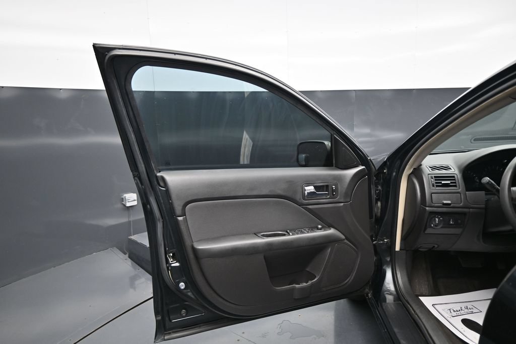 Used 2010 Ford Fusion SE FWD image 10