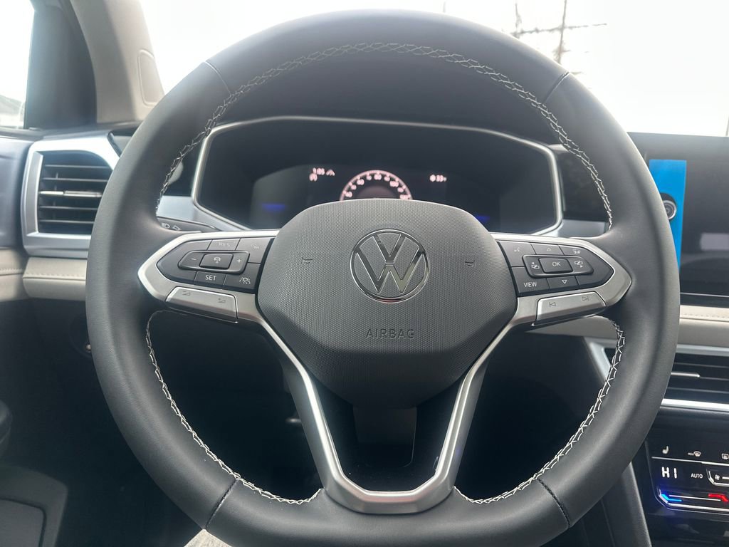 New 2026 Volkswagen Taos SE image 7