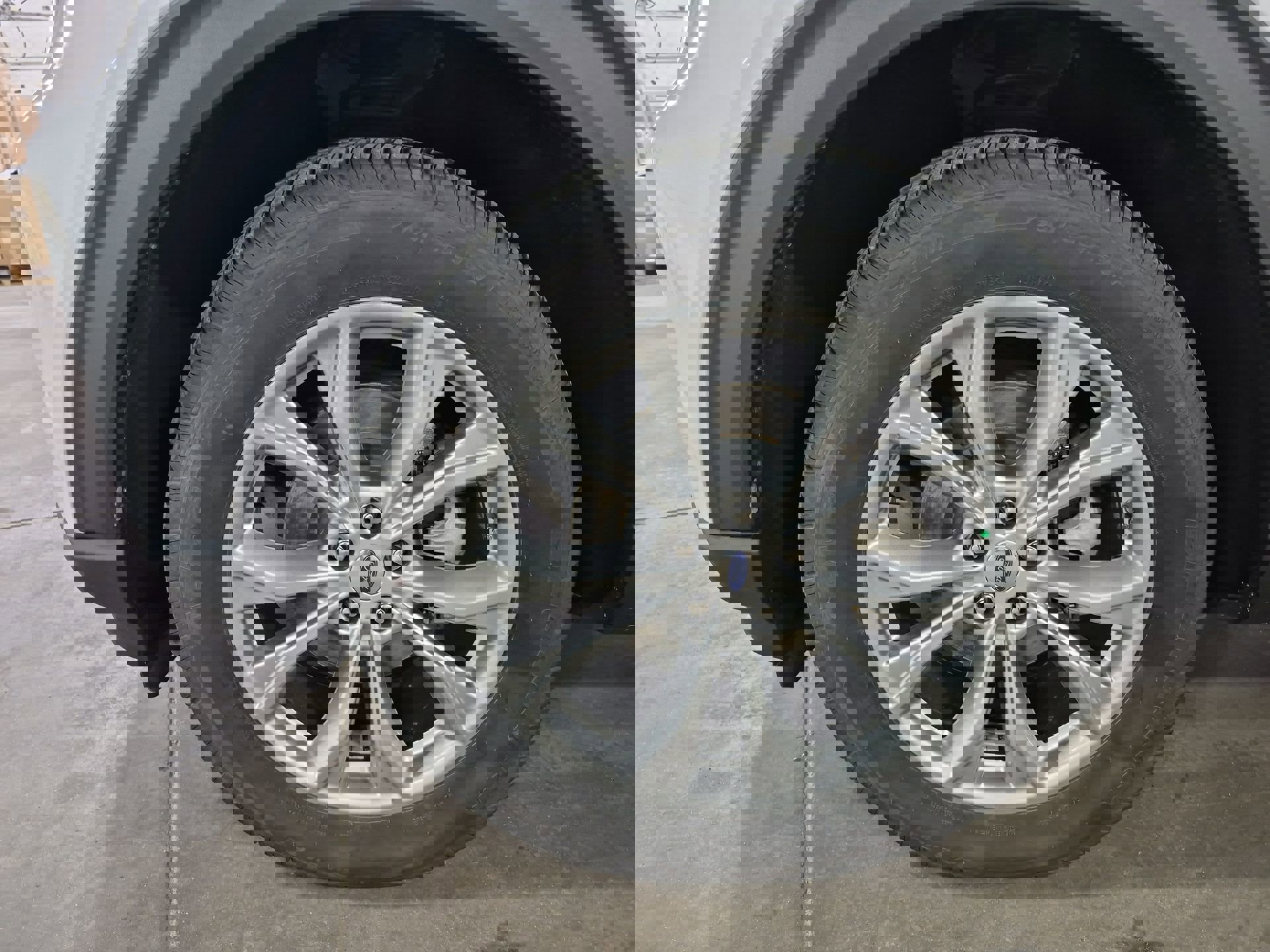 Used 2023 Ford Explorer Limited image 32