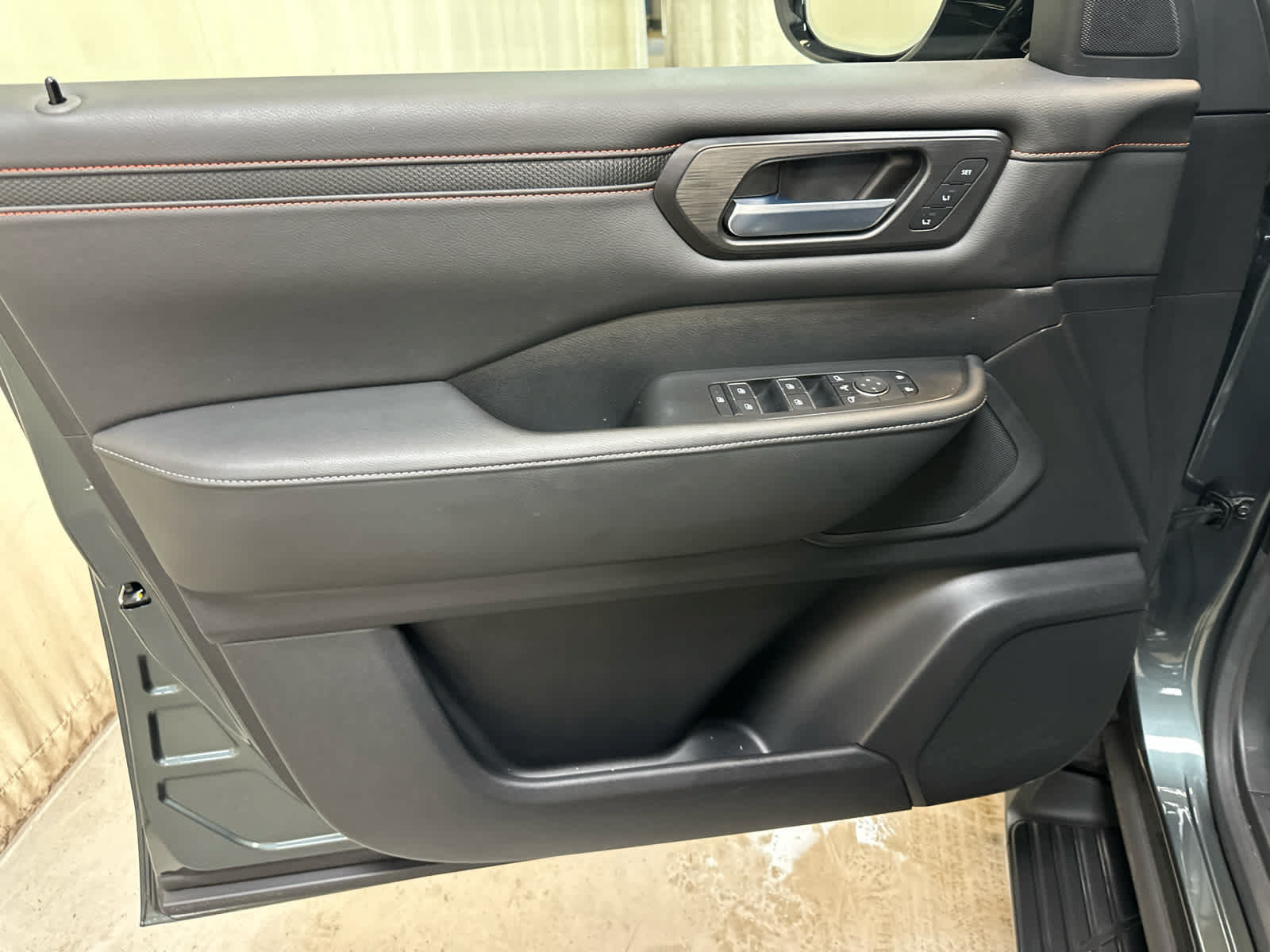 Certified 2025 Nissan Armada PRO-4X w/ Pro-4X Premium Package AWD/4WD image 27