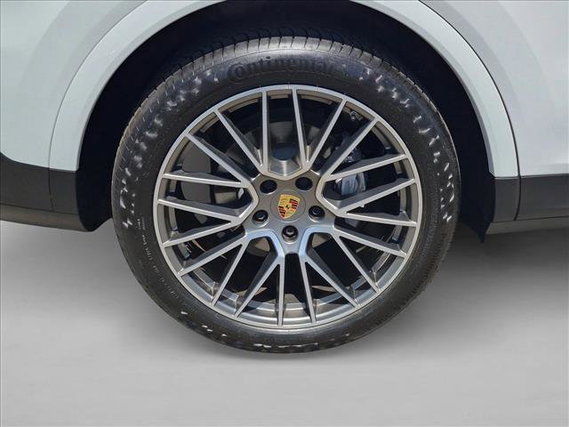 Used 2023 Porsche Cayenne AWD/4WD image 22