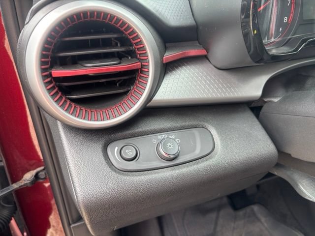 Used 2024 Chevrolet Trax RS w/ Driver Confidence Package FWD image 19