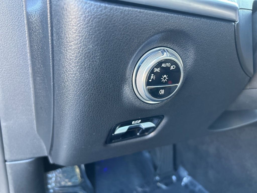 Used 2025 Mercedes-Benz C 300 Sedan image 38