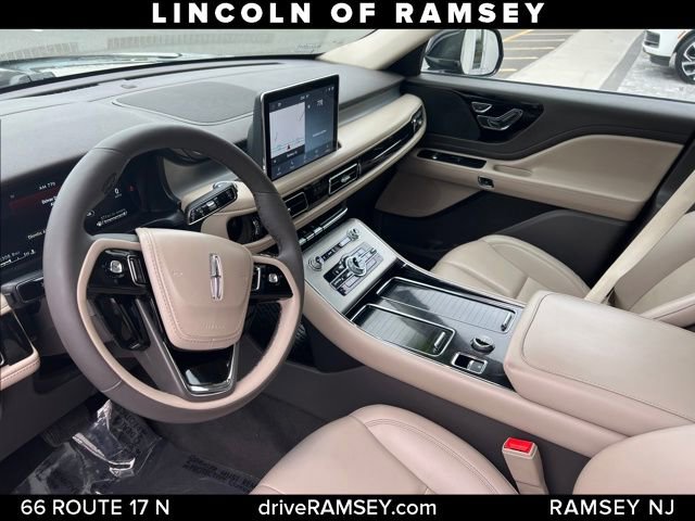 Used 2023 Lincoln Aviator Standard w/ Premium Package image 10