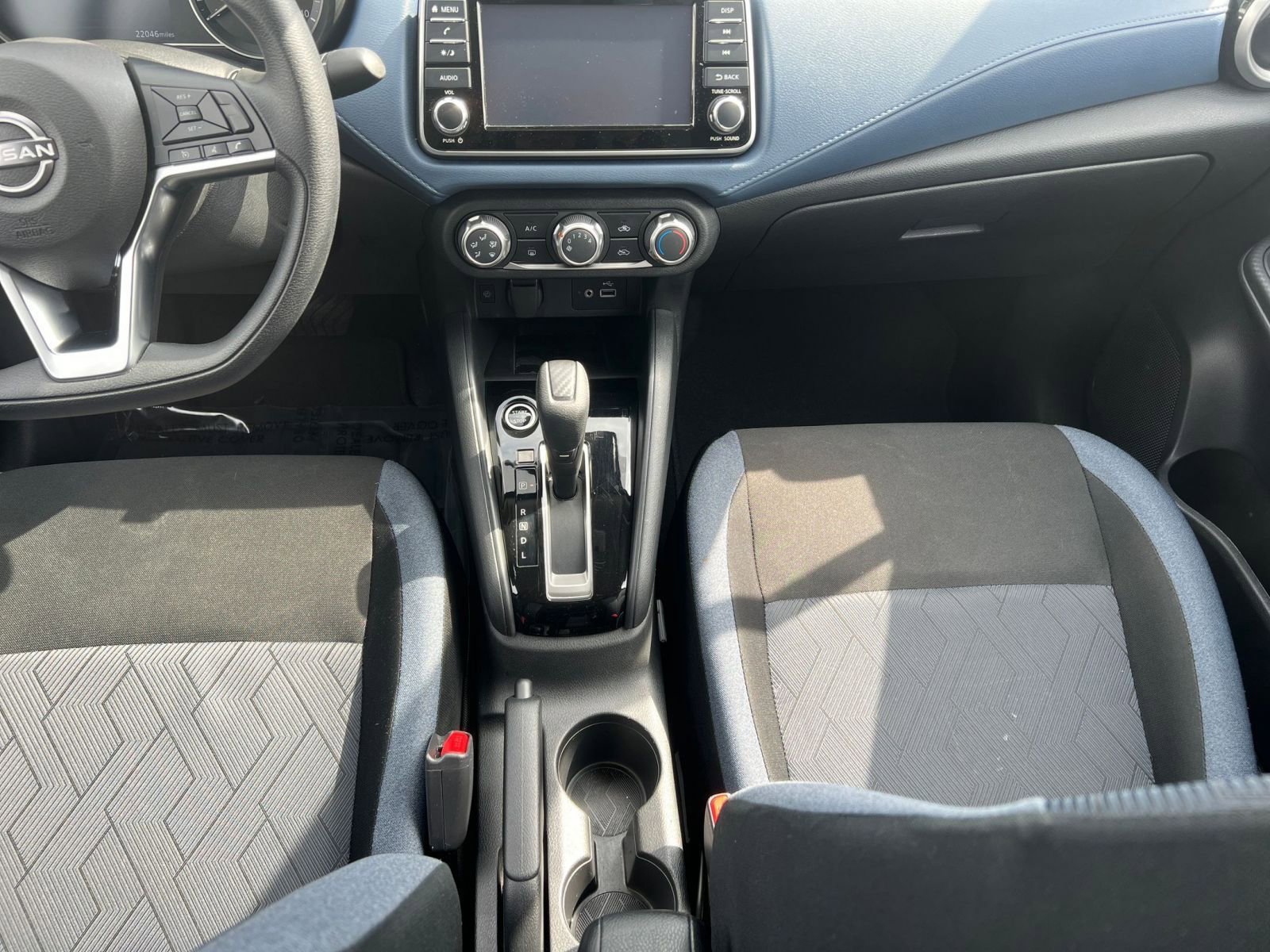 Used 2025 Nissan Versa SV w/ Trunk Package image 40