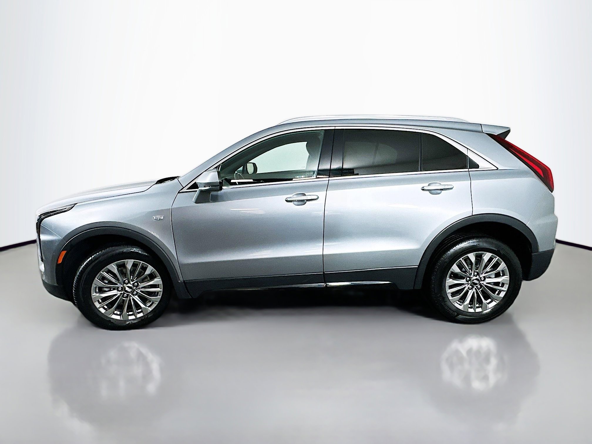 Used 2024 Cadillac XT4 Premium Luxury AWD/4WD image 4